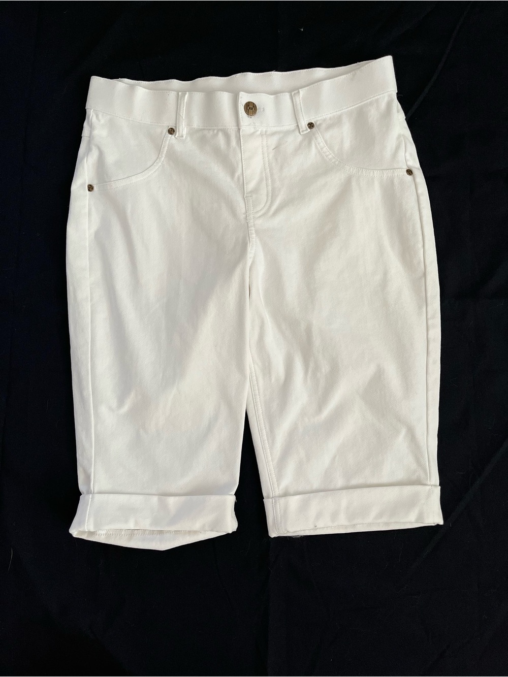 Hue size small white Bermuda shorts/stretch denim/2 back pockets